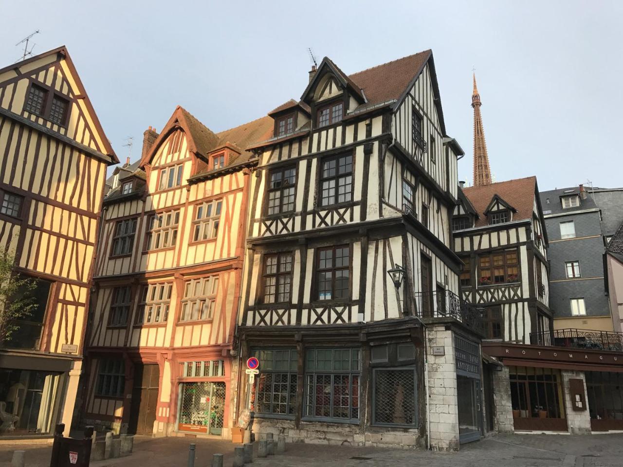 De La Cathédrale Hotel